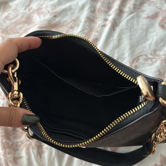 Coach Teri Shoulder Bag In Signature Canvas - Picture 6 of 6